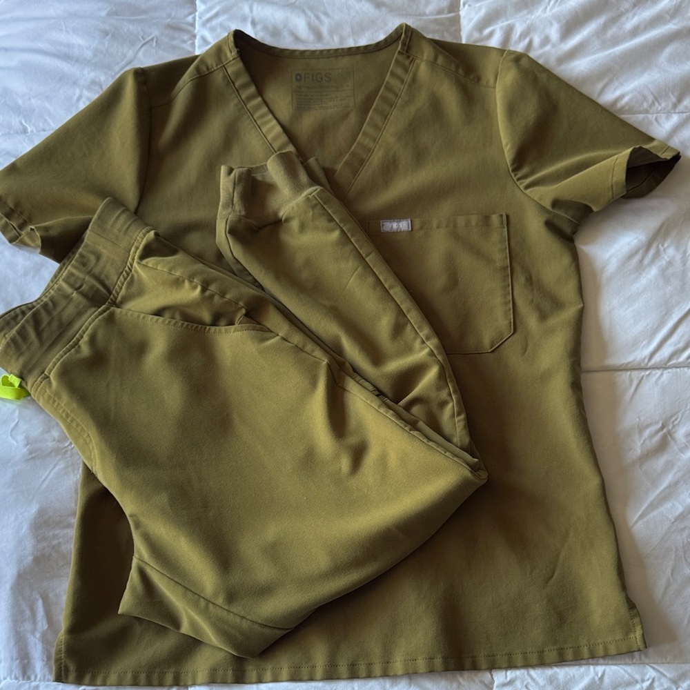 Olive women’s Figs set, medium petite